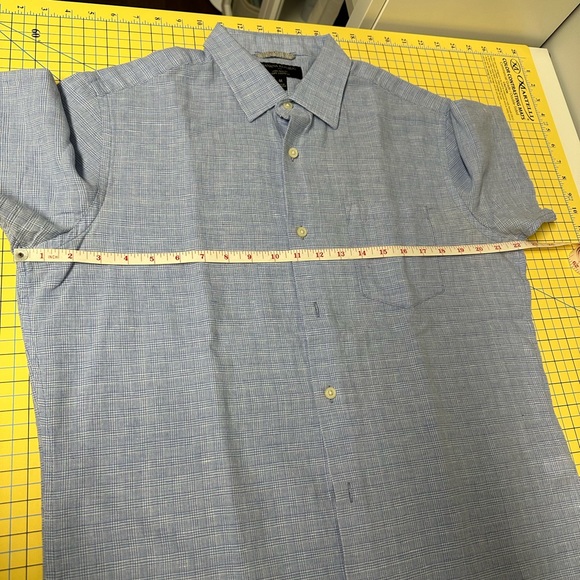 Good Used Condition. Banana Republic Mens linen slim fit shirt. Size M - Picture 6 of 6